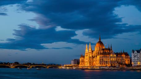 Hungarian Parliament Building at dusk wallpaper