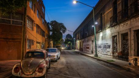 Volkswagen beetle wreck on the street wallpaper