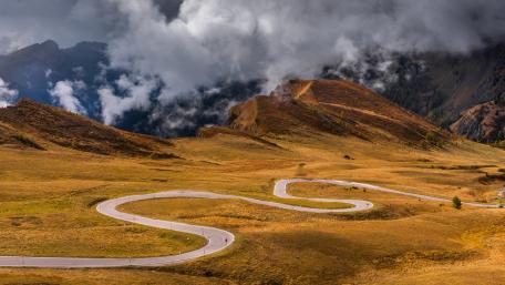 Curved road wallpaper