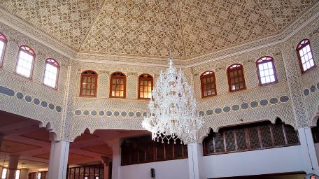 Elegant Interior of a Magnificent Hall wallpaper