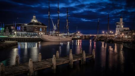 Serene Nighttime Harbor Scene wallpaper