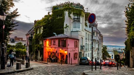 La Maison Rose resturant in Paris wallpaper