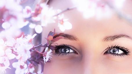 Woman eyes wallpaper