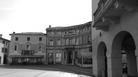 Charming Historic Square in Monochrome Cityscape wallpaper