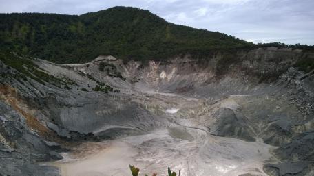Tangkuban perahu Montain wallpaper