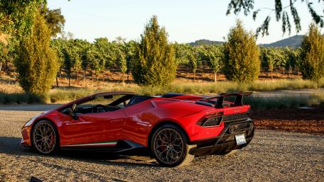 Red Lamborghini Huracán Evo Spyder wallpaper