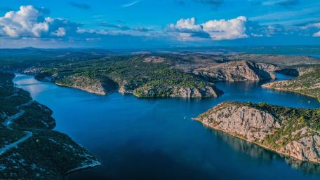 Serene Aerial View of a Majestic Lake Landscape wallpaper