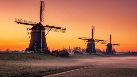 Stompwijk's windmills wallpaper