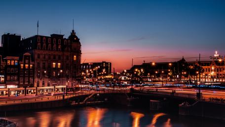 Stunning City Lights at Dusk in 4K Quality wallpaper