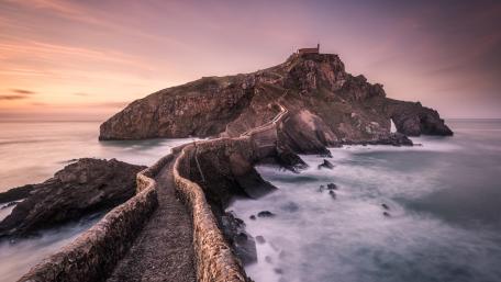 Gaztelugatxe islet wallpaper