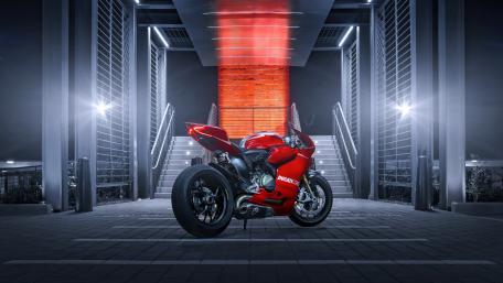 Red Ducati 1199 wallpaper