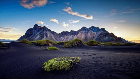 Vestrahorn Mountains (Iceland) wallpaper
