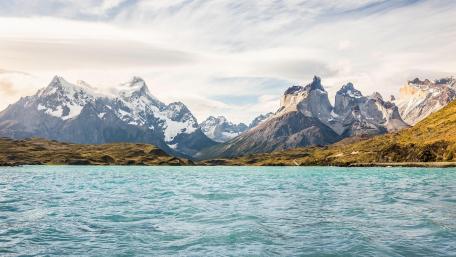 Lake Pehoé, Torres del Paine National Park wallpaper
