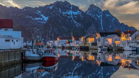 Henningsvaer wallpaper