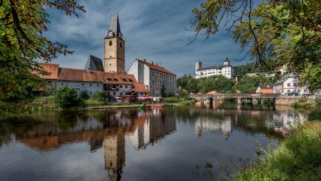 The Vltava River and the Rozmberk Castle wallpaper
