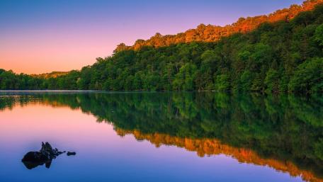 Round Lake (Green Lakes State Park) wallpaper