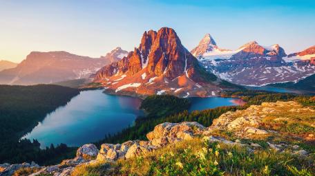 Sunburst Lake and Sunburst Peak (Mount Assiniboine Provincial Park) wallpaper