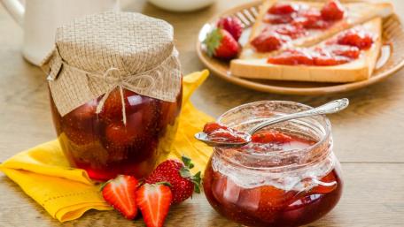 Strawberry jam wallpaper