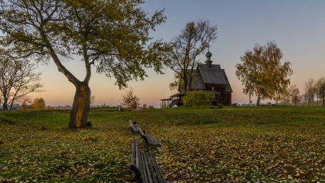 Wooden church in Russia wallpaper