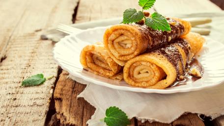 Pancakes with chocolate sauce wallpaper