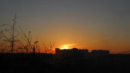 Serene Sunset Over the Cityscape wallpaper