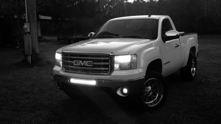 2009 GMC Sierra wallpaper
