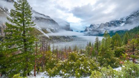 Yosemite Valley winter scenery wallpaper