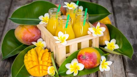 Mango juice in bottles wallpaper