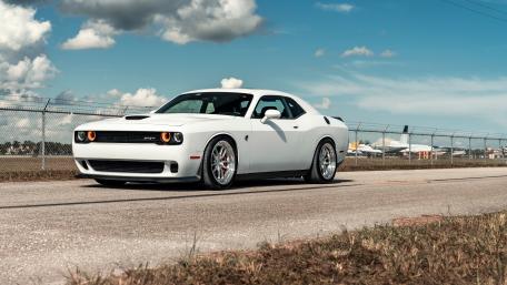 2016 Dodge Challenger SRT Hellcat wallpaper