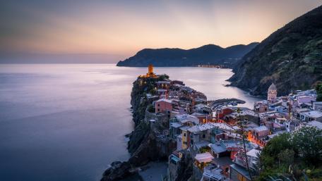 Vernazza at dusk wallpaper