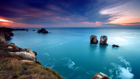 Majestic Blue Coastal Serenity wallpaper