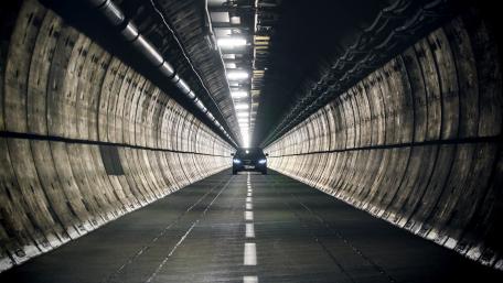 Jaguar I-PACE in tunnel wallpaper