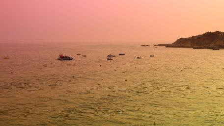 Serene Sunset Over Tranquil Waters wallpaper