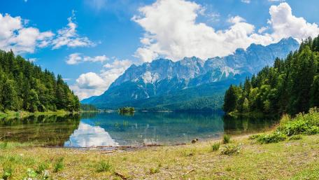 Mountain lake wallpaper
