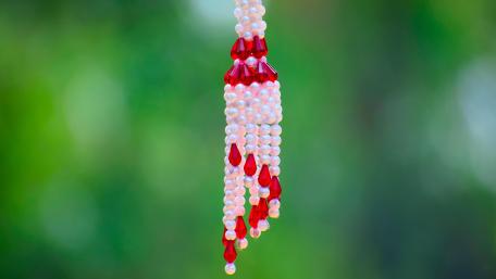 Pearl pendant wallpaper