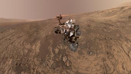 Mount Sharp Photobombs Curiosity wallpaper
