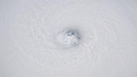 The fully-formed eye of Hurricane Hector wallpaper
