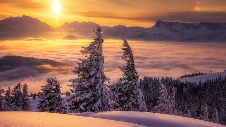 Sunset above the snowy landscape wallpaper