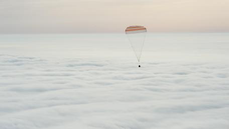 Expedition 46 During Descent wallpaper