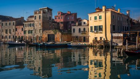 Serene Reflections in a Charming Urban Canal Scene wallpaper