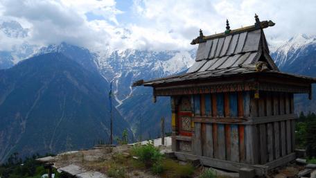 Tibetan Buddhist temple wallpaper