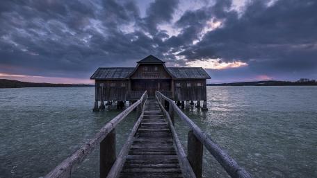 Boathouse on Lake Ammerse wallpaper