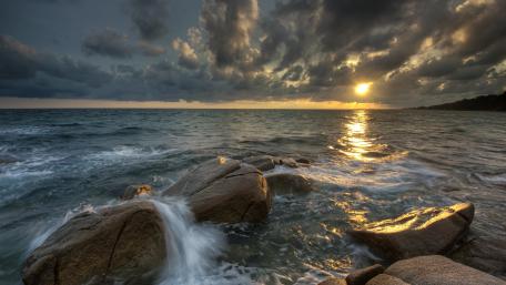 Boulders on the shore wallpaper