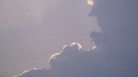 Serene Clouds Under a Gentle Sky wallpaper
