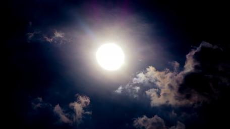 Majestic Sunlit Sky Wallpaper wallpaper