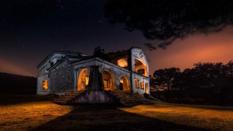 Mystical Night Over an Abandoned House wallpaper