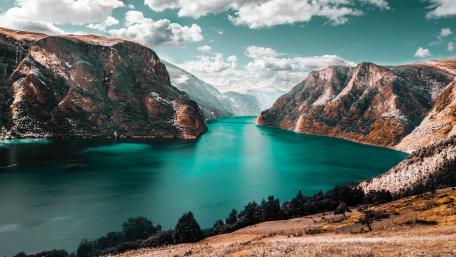 Turquoise water wallpaper