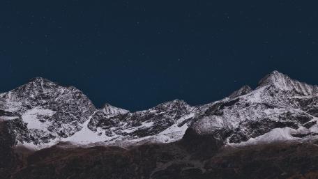Starry sky over the rugged mountains wallpaper