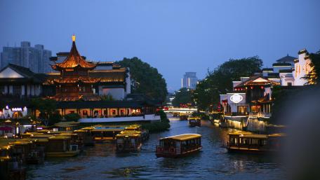 Serene Evening Along the Oriental River wallpaper
