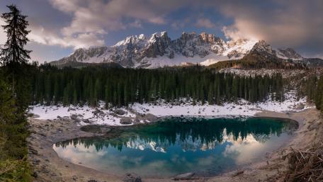 Mountains reflected in a pond wallpaper